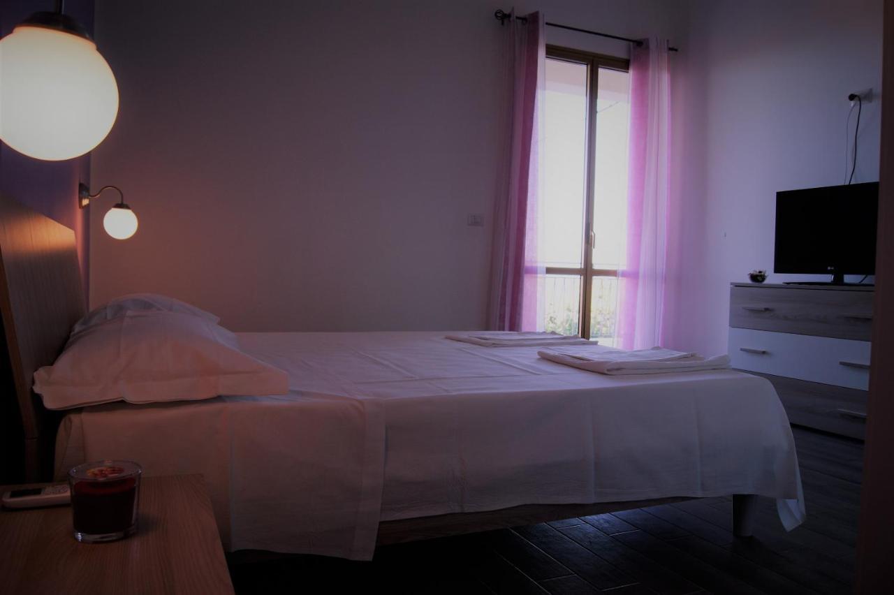 B&B Apollonia Roseto Capo Spulico Bagian luar foto